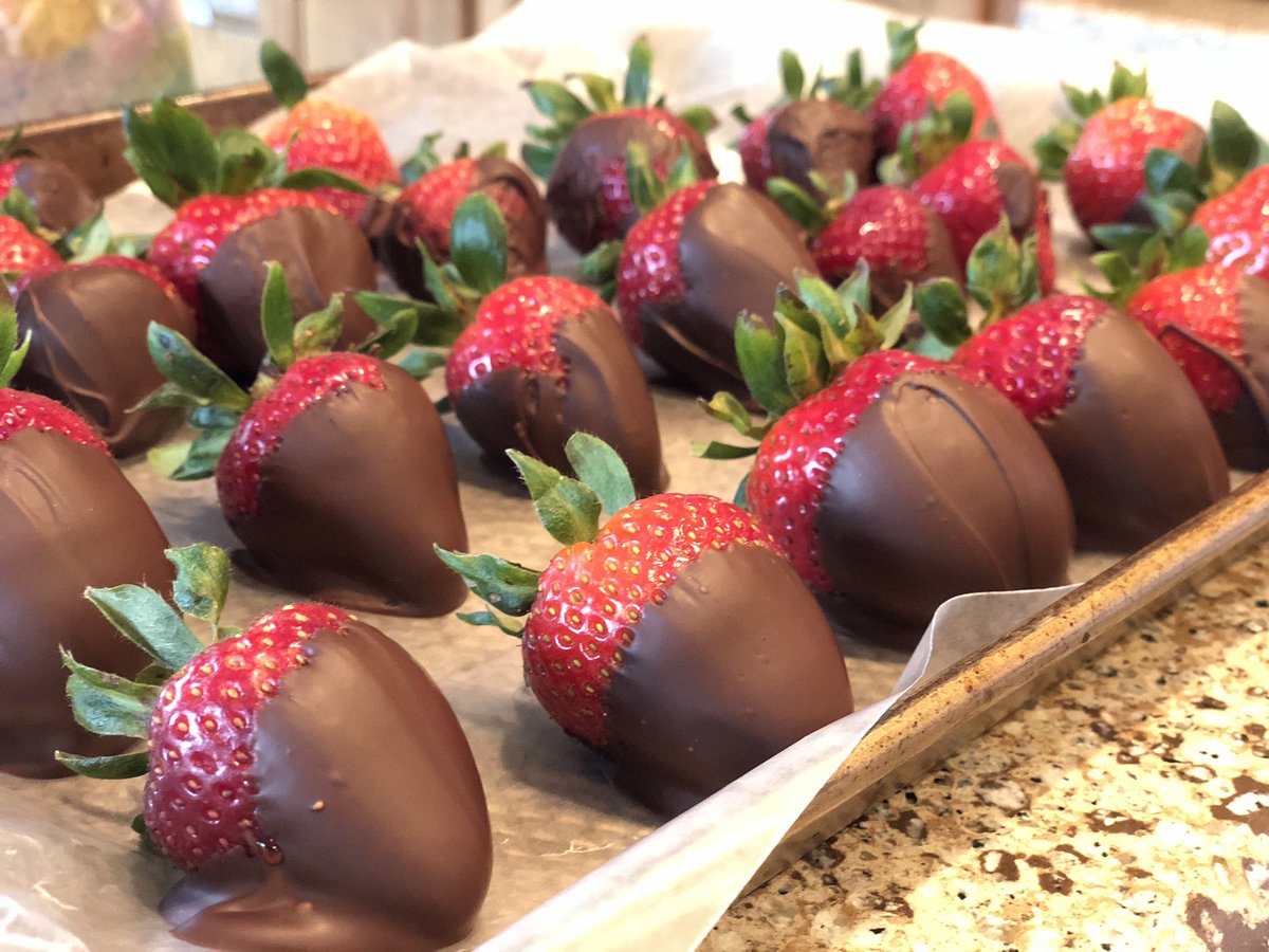 ES_ENelsen's tweet photo. Day 5/7 – my life in pictures. No words. No explanations. Thanks for the nomination, @triciaeperry 🍓🍫 https://t.co/sWuOEXvWnW