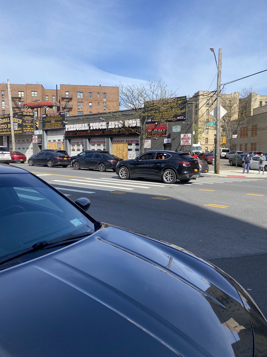 NYPD49Pct's tweet photo. 🚨TRAFFIC ALERT🚨
Due to police activity avoid🚧🚧Boston Road Mace Ave to Holland Ave. #BostonRd https://t.co/ykdmoP3LdJ