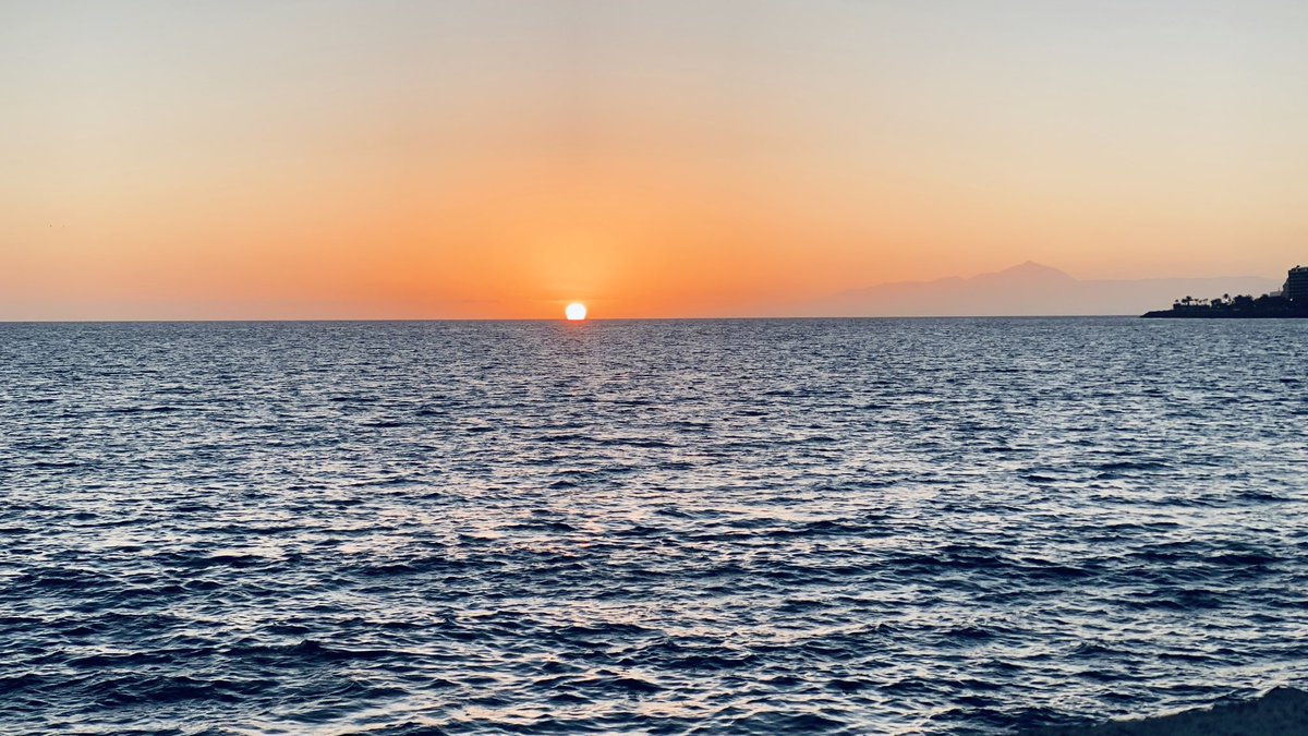 InfoGranCanaria's tweet photo. First sunset after 7 long weeks of quarantine.  

#hometeamgc
#GranCanaria
#thecanaryislands
#islascanarias
#CanaryIslands
#latitudeoflife
#thebestclimateintheworld
#kanarischeinseln
#kanáriszigetek
#travel
#hometeamgrancanaria
#realestategc
#inmobiliaria
#propertybusinessgc https://t.co/GM4PRf5mWL