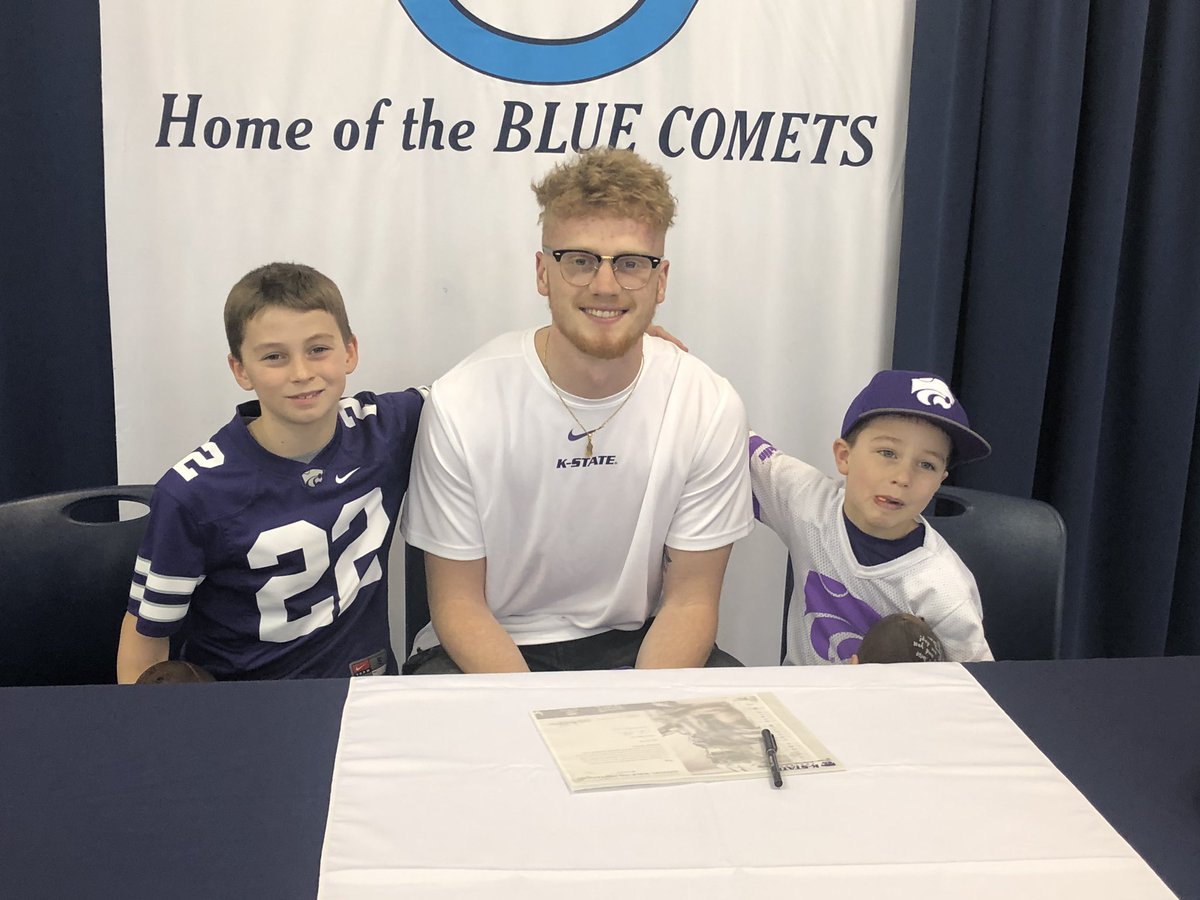 SeanBowmanPhil2's tweet image. Watching @by_towman interact with young kids at local camps, at practice, or after games was always a treat for me. Some pretty special bonds formed over the years. #almost18 #youngeyeswatching #rolemodel