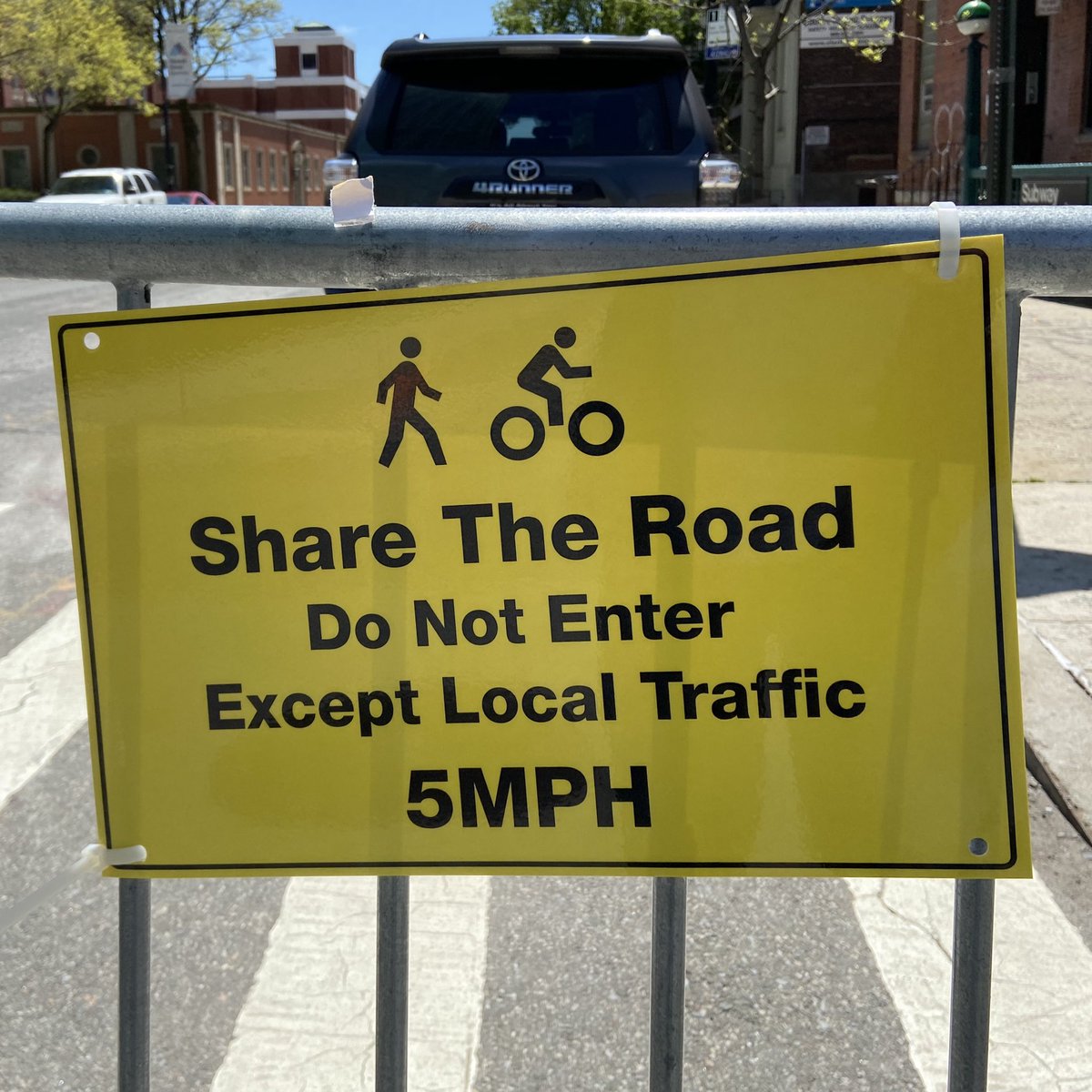 LICwalkers's tweet photo. It was a beautiful day, so we decided to check out the Court Square West #OpenStreet. It is just one block and 
it didn’t require any NYPD resources. 
It left us wondering - Why doesn’t the city do this on the adjacent blocks? https://t.co/srUyp44ZhF