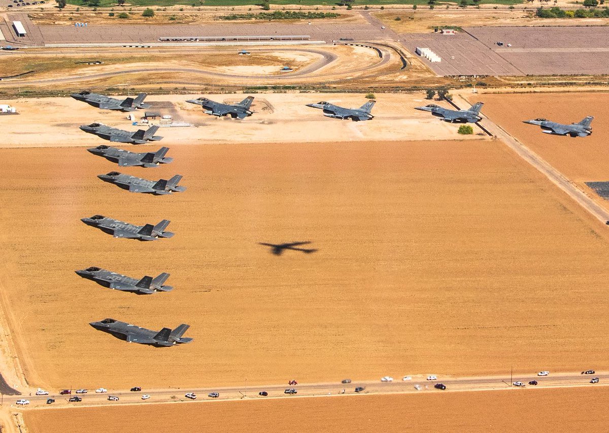 Cool formation of #F35 Lightning II's and #F16 Vipers from the 56FW over the Phoenix area yesterday 🇺🇸 #AmericaStrong 📸 by Alex Cook