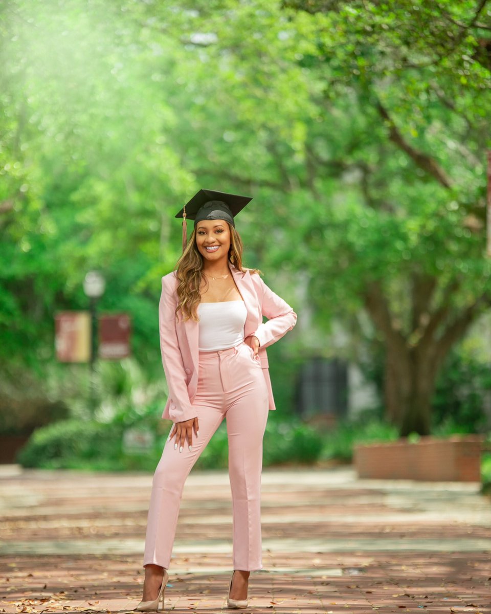 Gabstarsss's tweet image. officially an alumna of THE florida state university 💗✨ #educatedlatinas #firstgengrads!