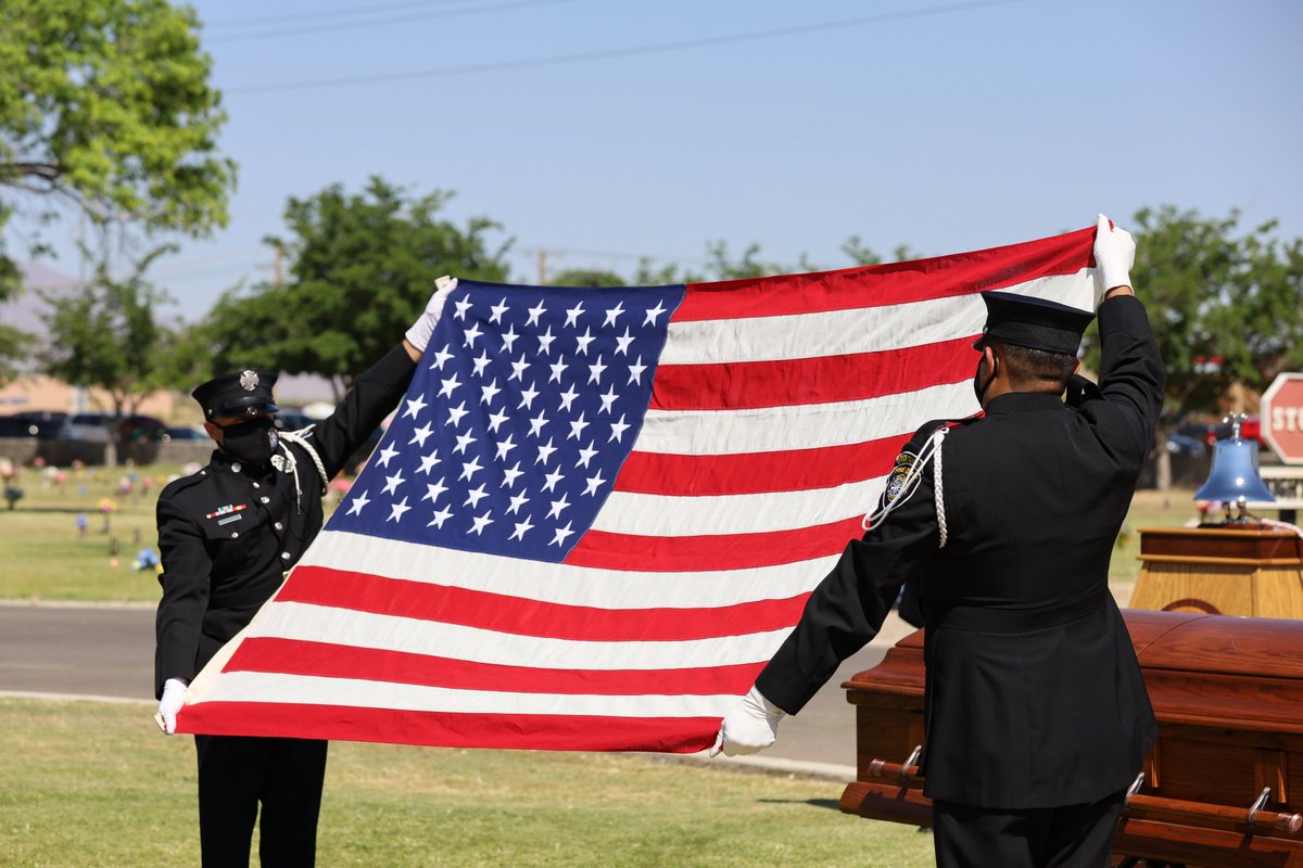 ElPasoFireTX's tweet image. Thank you to all of the organizations that helped us bring the maximum honor possible to our fallen brother. @EPPOLICE @EPSHERIFF @IAFF_L51, USBP, EP County ESD 1 &amp;amp; 2, Native Air and many others.

On behalf of the entire #EPFD, thank you El Paso for your unwavering support!