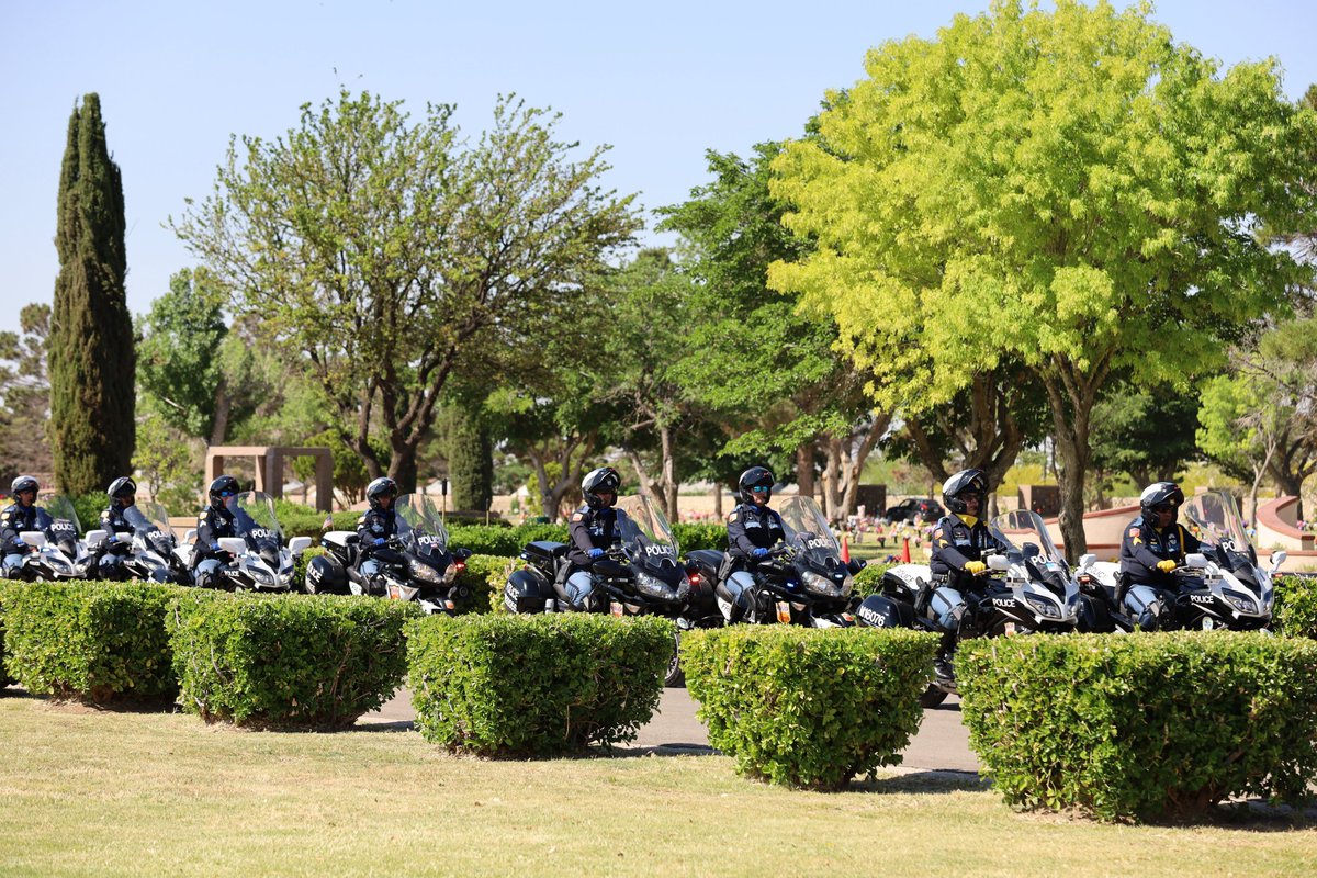 ElPasoFireTX's tweet image. Thank you to all of the organizations that helped us bring the maximum honor possible to our fallen brother. @EPPOLICE @EPSHERIFF @IAFF_L51, USBP, EP County ESD 1 &amp;amp; 2, Native Air and many others.

On behalf of the entire #EPFD, thank you El Paso for your unwavering support!