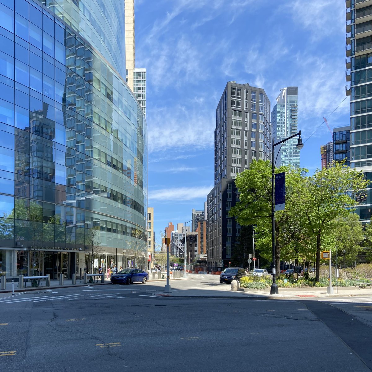 LICwalkers's tweet photo. This triangle formed by Hunter and Crescent Streets near CUNY Law is another potential #OpenStreet that could connect to proposed neighborhood improvements like #MoreSpaceQBB and #LICramps https://t.co/pqY12vLFXT