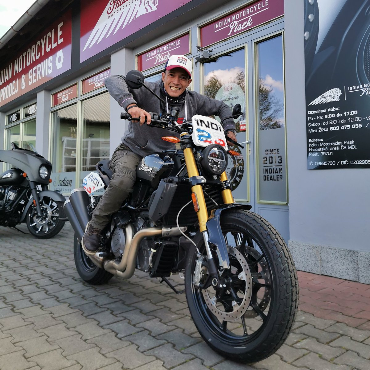 Indiracer23's tweet photo. My new toy for this year for my motoschool https://t.co/DkitHRSmPT
#indianFTR1200 #indianofbudweis #vmp25 #indimotoskola #motoskolaindi23 #motoskola #motoschool #treninknamoto #motorkariczsk #michaldokoupil #michalindidokoupil #indi23 https://t.co/MTh8VQ9T7X