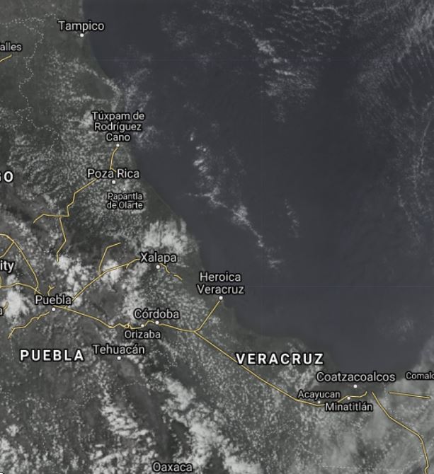 esnoticiaviral's tweet image. 3:40 pm. Imágenes de satélite visible-IR, #Veracruz cielo despejado a medio nublado, la nubosidad incrementa en regiones de montaña limites con Puebla, por el momento, lo más activo hacia Xometla-La Perla y San Antonio Tenextepec. Seguimos Atentos. #spcv…