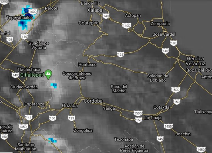 esnoticiaviral's tweet image. 3:40 pm. Imágenes de satélite visible-IR, #Veracruz cielo despejado a medio nublado, la nubosidad incrementa en regiones de montaña limites con Puebla, por el momento, lo más activo hacia Xometla-La Perla y San Antonio Tenextepec. Seguimos Atentos. #spcv…
