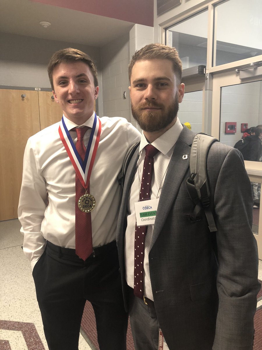 Mrtbrussell's tweet photo. Day 6 of #DECAICDCWeek is #DECAFlex @urbanadeca
My biggest flex is having students that I have a close relationship with. I was close with my advisor, and I hope every advisor has that opportunity! https://t.co/S4MHFrc5lW