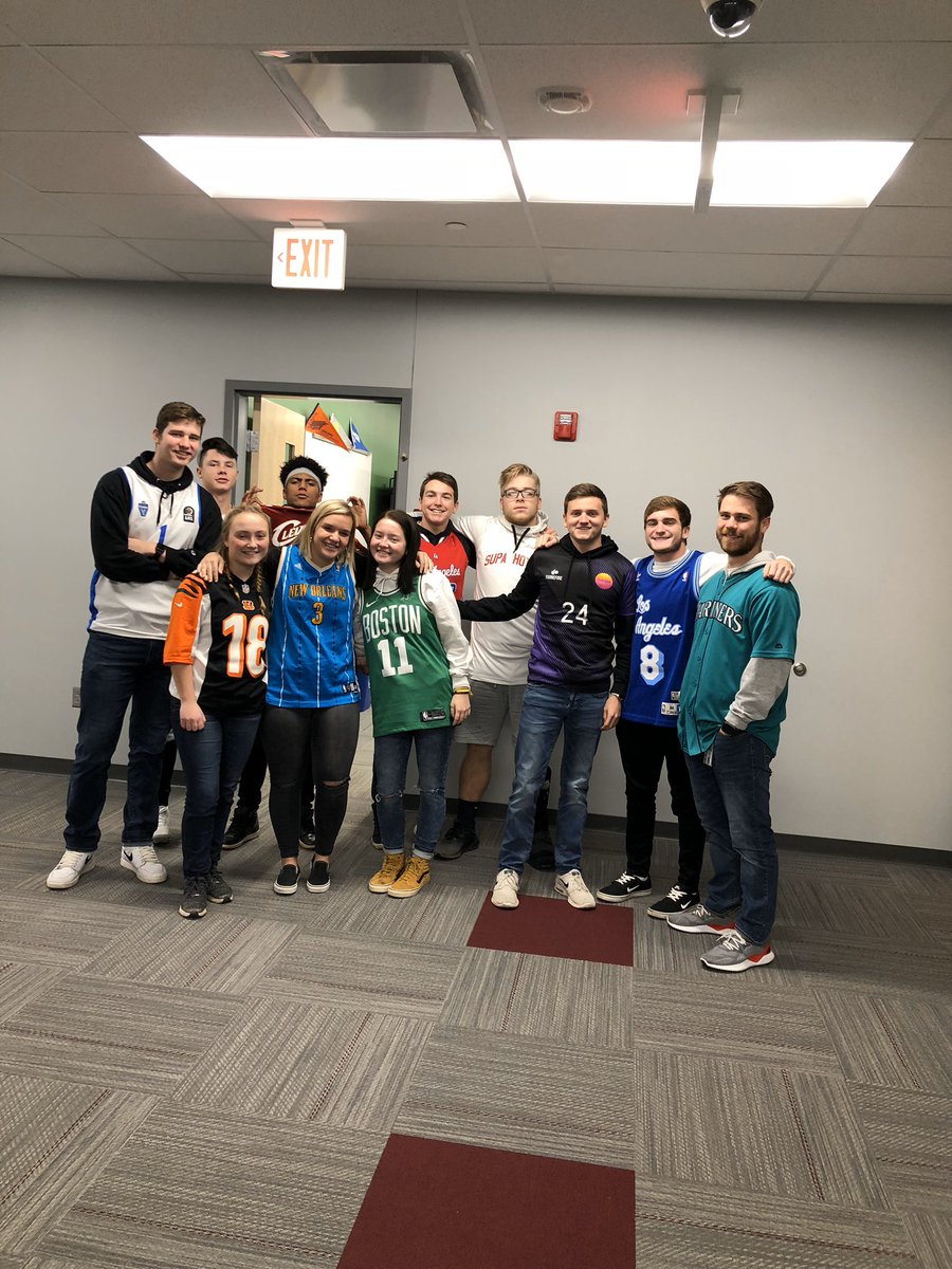 Mrtbrussell's tweet photo. Day 6 of #DECAICDCWeek is #DECAFlex @urbanadeca
My biggest flex is having students that I have a close relationship with. I was close with my advisor, and I hope every advisor has that opportunity! https://t.co/S4MHFrc5lW