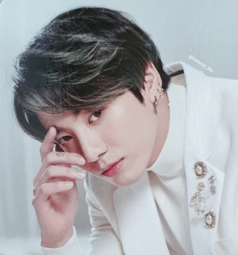 GoldenJKUnivers's tweet photo. Jeon Jungkook now holds the record for being the only person with three of the fastest tweets to reach 1 Milion likes on Twitter’s history all in the two hours mark /on record/.  

@BTS_twt #JUNGKOOK #정국 #전정국 https://t.co/RBK8vAaZQS