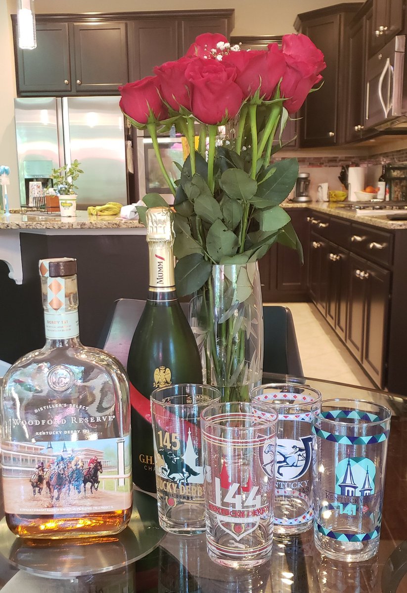 MelMoPo's tweet photo. #VirtualKentuckyDerby we are ready https://t.co/HLrRFOzkYQ