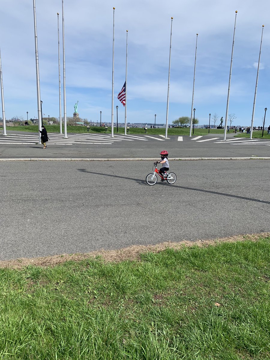 juhosevic's tweet photo. During the quarantine we could only teach our 4 year old how to ride a 2 wheel in tight sidewalks for limited bits of time.  The state parks reopened today and our little one picked up how to ride by herself faster than I imagined.  Thanks @woombikesUSA.  Impressed with the bike! https://t.co/hwpGjJ1Wfs