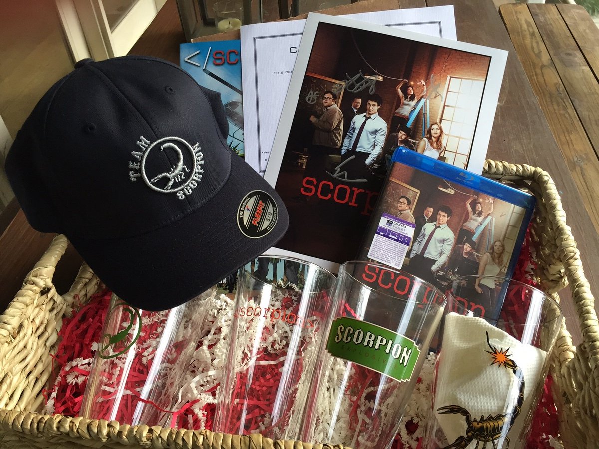 CaptainBadger79's tweet photo. I would love to have been able to bid on this @ScorpionCBS loot! #SaveScorpion
#NationalAuctioneersDay #AuctioneersDay https://t.co/vZ61jFAbm0