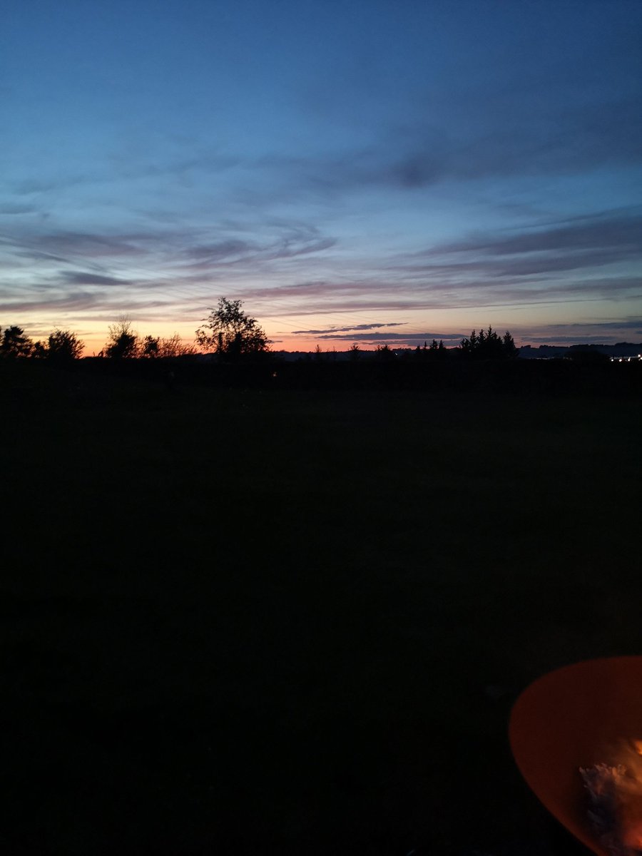 heartlandstours's tweet photo. Glasson skyline tonight. A few night in @HeartlandsIRL and a overnight at @Wineport_Lodge and a boat tour of #LoughRee
#IrelandsHiddenHeartlands #DiscoverIreland #FailteIreland #SeansBar #HodsonBayHotel #GlassonLodge #Athlone #Galway #GrogansofGlasson #NationalTourGuide https://t.co/vKcJk7BKJ4