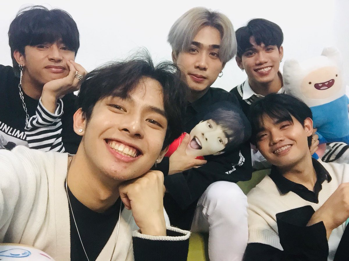 3. Random OT5 picsctto #SB19  @SB19Official