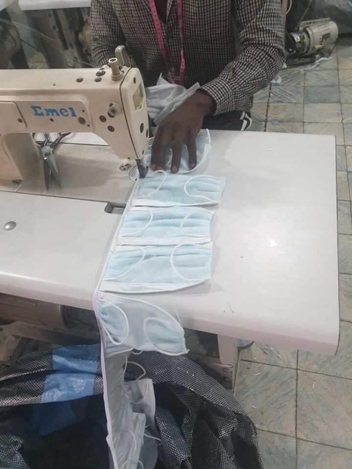 AfricaFactsZone's tweet photo. A factory in Aba, Abia State, Nigeria produces 20,000 face masks daily. It has sold and distributed over 1 million face masks. https://t.co/5ZX5XSUTrD