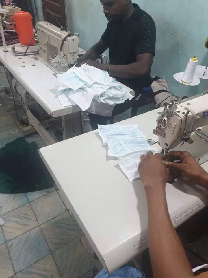 AfricaFactsZone's tweet photo. A factory in Aba, Abia State, Nigeria produces 20,000 face masks daily. It has sold and distributed over 1 million face masks. https://t.co/5ZX5XSUTrD