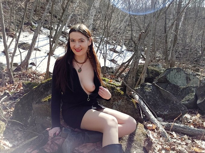 There is still some snow on the Mount Royal. #Montreal #MontRoyalPark #publicnude https://t.co/QgIcqIluxT<a href="/tag/montreal"class="tags">#Montreal</a><a href="/tag/publicnude"class="tags"><span>#publicnude</span></a><a href="/tag/montroyalpark"class="tags"><span>#montroyalpark</span></a>