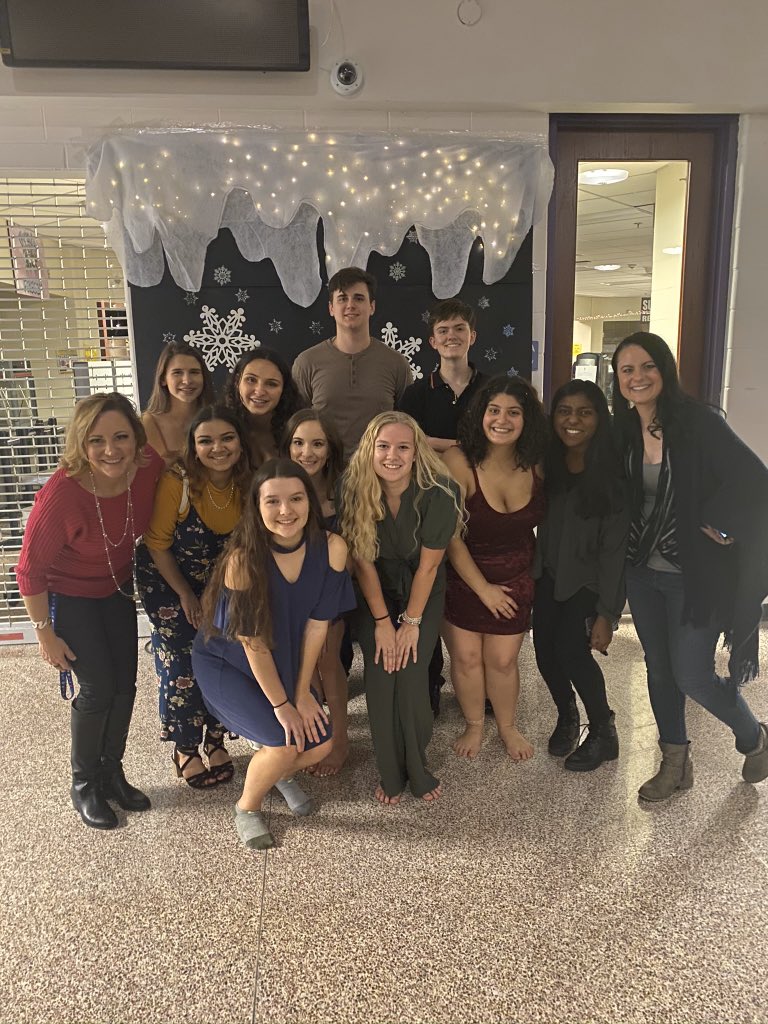 MrsMoore00's tweet photo. So today is supposed to be prom for @PHSC_Tigers. @JrClassPHSC has worked hard all year to give the class of 2020 a memorable night!!
So tonight I am thinking of all of you!! I love and miss you all!!  ❤️ @MrsHermsClass @ms_tennenbaum https://t.co/IzboQ16PHt