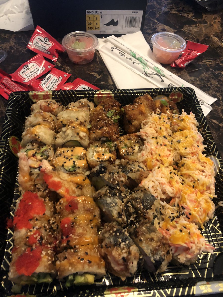 12RYZER12's tweet photo. Jukia sushi honestly the best I’ve ever had !!!! #Foodie #foodporn https://t.co/YPAgC3heIL