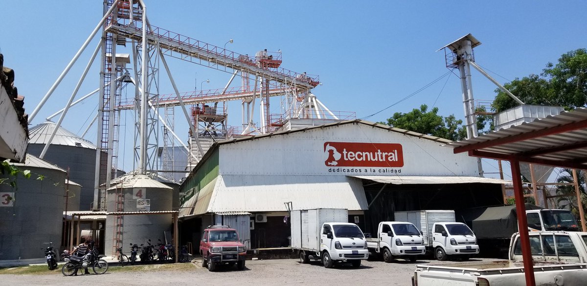 smartpetsv's tweet photo. Una vista a la planta de #TECNUTRAL empresa salvadoreña que fabrica algunos de los alimentos que distribuimos:
🐶 Knino
🐶 Campeón
🐶 Dog Chips
🐱 Cat Chips
Viví #TheLifeOfASmartPet https://t.co/IGj05fI6pj