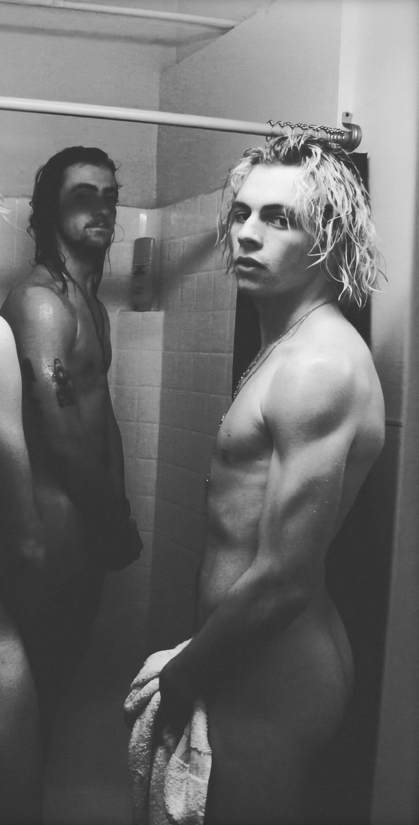 Ross Lynch ass.