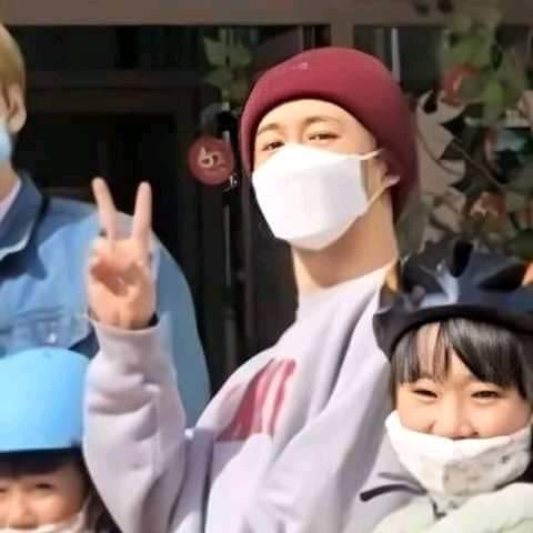 FangirlHanbin's tweet photo. Terimakasih hanbin, terimakasih karna telah muncul kembali seperti ini..Setidaknya sedikit bisa mengurangirasa rindu ini, kamu luar biasa, kamu memang orang yang sangat baik, kamu tetep yang terbaik untuk kami❤

#THANKYOUKIMHANBIN https://t.co/2i0R4MxyKN
