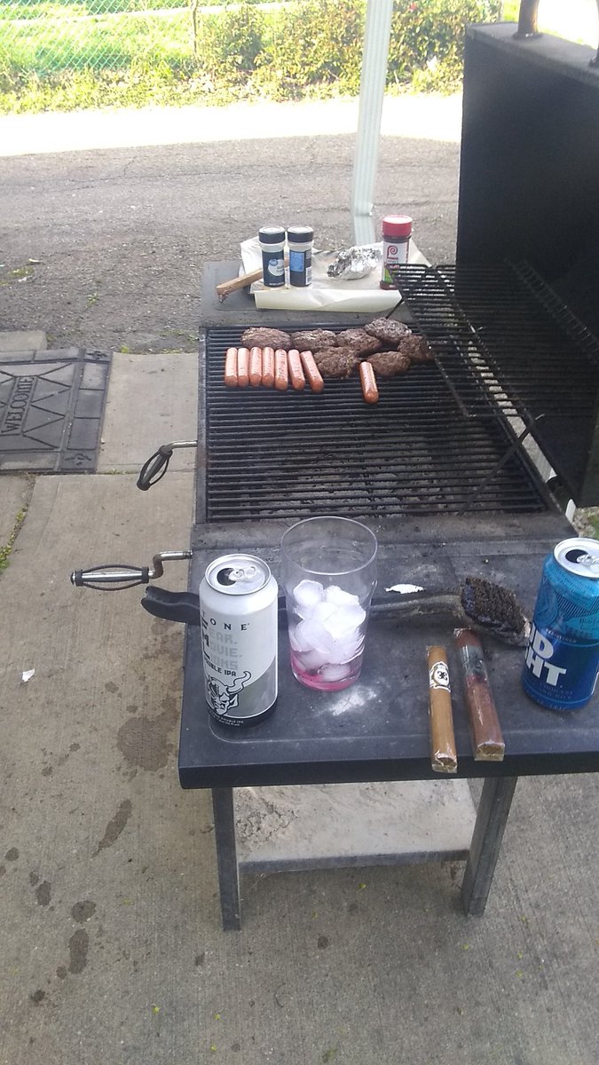 RedneckAsshole2's tweet photo. #frontyardbbq https://t.co/pK923TCyoY