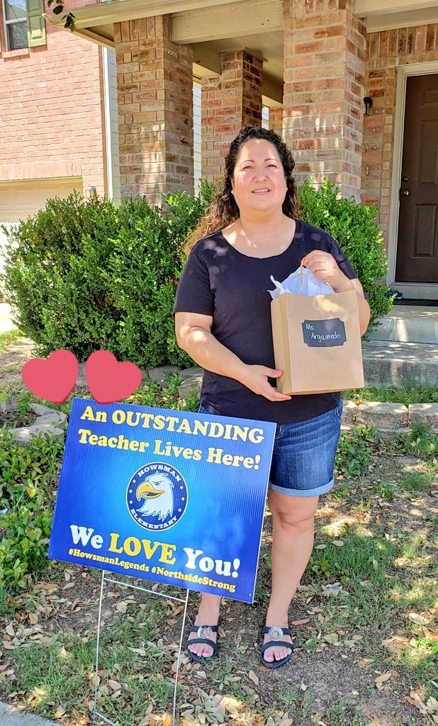 ArgumedoDual's tweet photo. That was a nice surprise💗 
Thank you Howsman Administration and PTA! 
It was nice to see you Terry☺
@NISDHowsman #Howsmanlegends #NISDLegends #TeacherAppreciationWeek2020 https://t.co/Ya9ieTBd2L