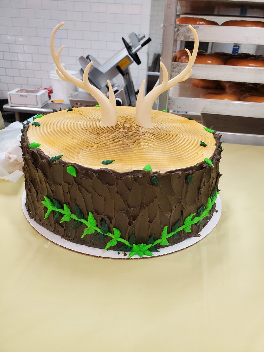 TaryLovesYou's tweet photo. Today on behalf of the Slayers Cake I present to you CAKELETH!! 
A little barkskin and those trademark antlers!
@keylethlovesyou I hope you approve!
#CRLovesYou https://t.co/8uzWgL84Z4