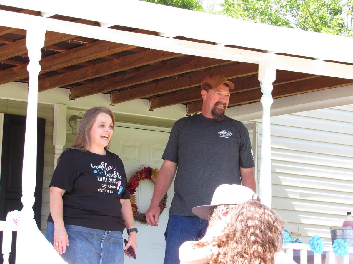 Wayward_Dreamer's tweet photo. We had a short, outside, social distancing approved gender reveal party today! I'll keep the gender hush hush until the Mom has posted, but it did my heart good to see my family. Even if it was from a safe 6 feet apart ππ #BabyNelson https://t.co/BMpR5L4bWZ