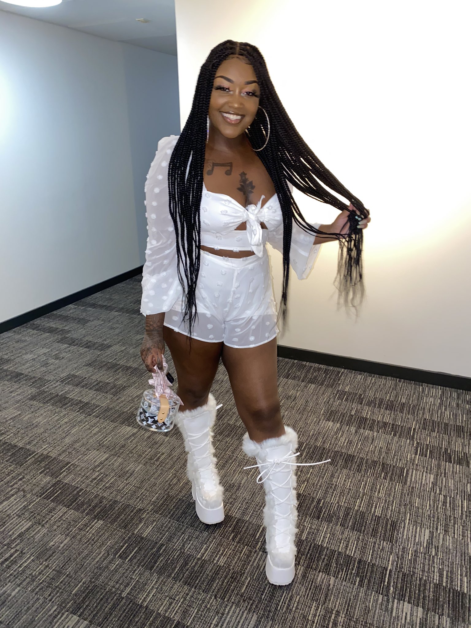 EXCyIUAX0AMEWJM?format=jpg&name=large