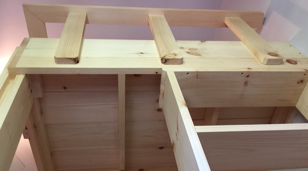KalliSuarez's tweet photo. This video can show you exactly how to build a #DIY bunk bed. #building  https://t.co/WNsde1MY2H https://t.co/L0sqciB4bw