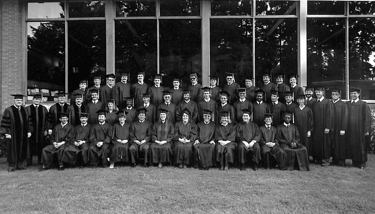 bit.ly/2yh3fdl Congratulations Graduates! 
Image: WES Graduates.