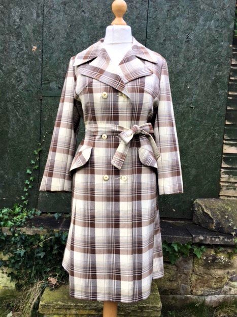ginminvin's tweet photo. #showerproof #1970's #Check #Trenchcoat M. Vintage Iconic #Dannimac #Belted Trenchcoat. #Lightweight #Preppy #Mod Trenchcoat. #Trevira #Plaid #Summer Trench Coat https://t.co/DGPQWt46RU #etsy.com/uk/shop/GINGERMINTVINTAGE #smallbusiness #supportindependants https://t.co/TX0JrDqyyT