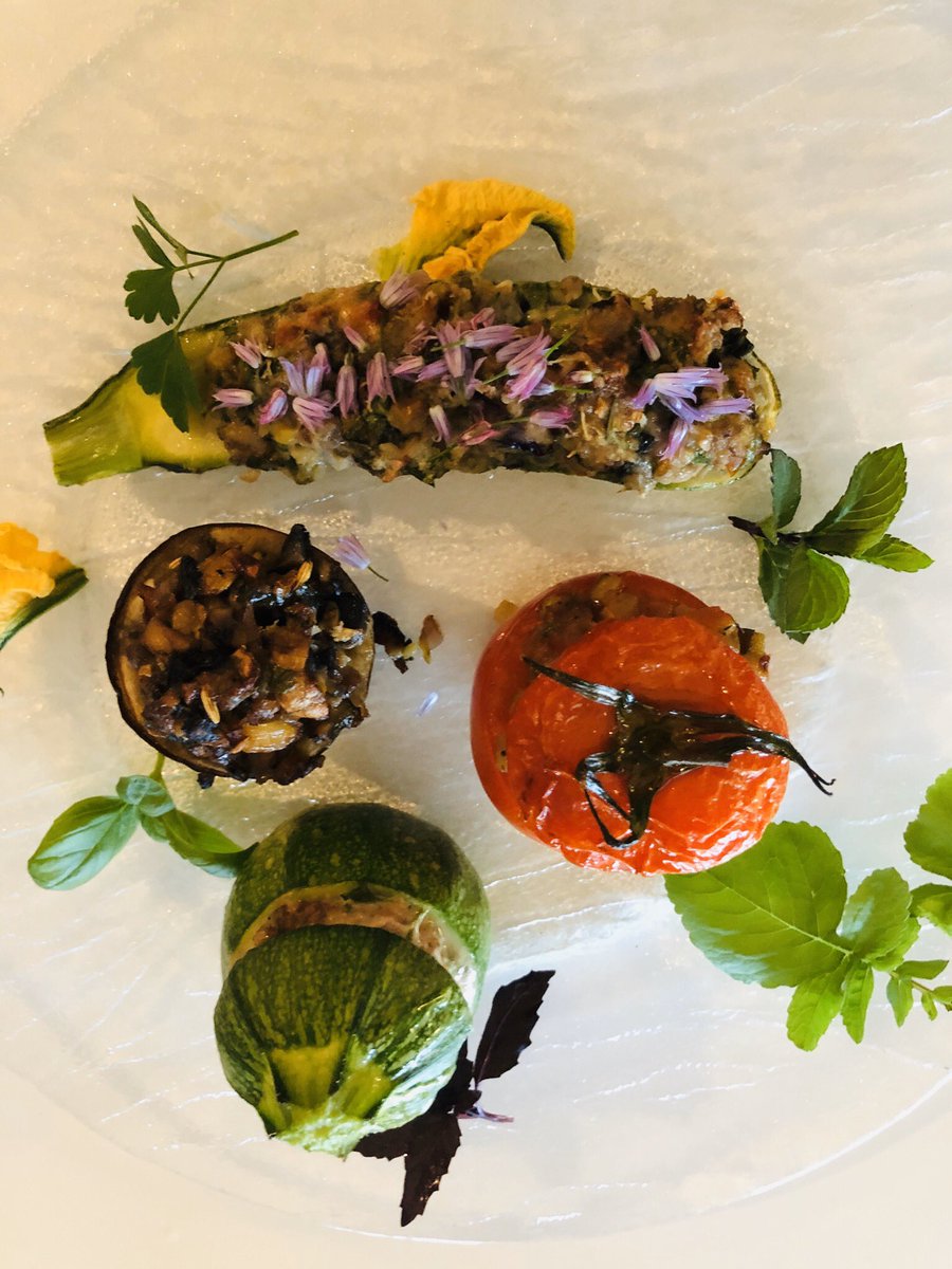 marcelravin's tweet photo. Ce soir c’est petits farcis aux parfums du sud #COVID2019 #enconfinement #staycookingchallenge #snackononomie #bymarcelravin #PrenezSoinDeVous https://t.co/t2Ukx6cPg9