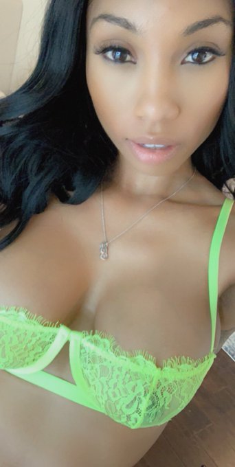 Hi babes :) https://t.co/A5NMk0Tet0