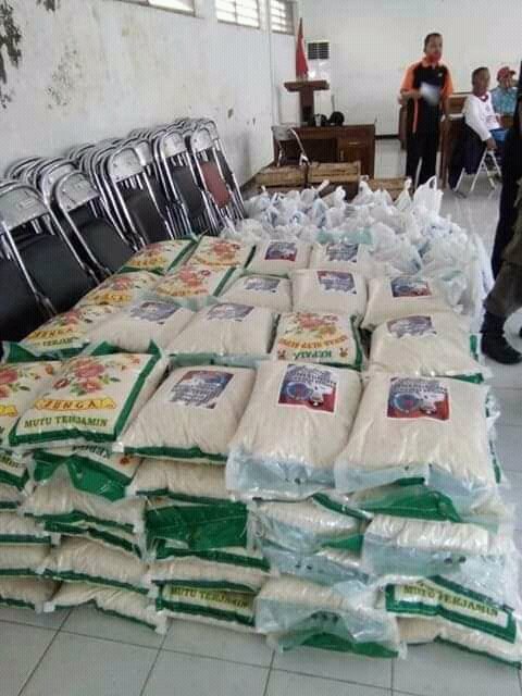 Eckfur's tweet photo. Haruskah sampai nampangin foto koyo ngeneh.. pak @ganjarpranowo https://t.co/MdzGfpbUo5