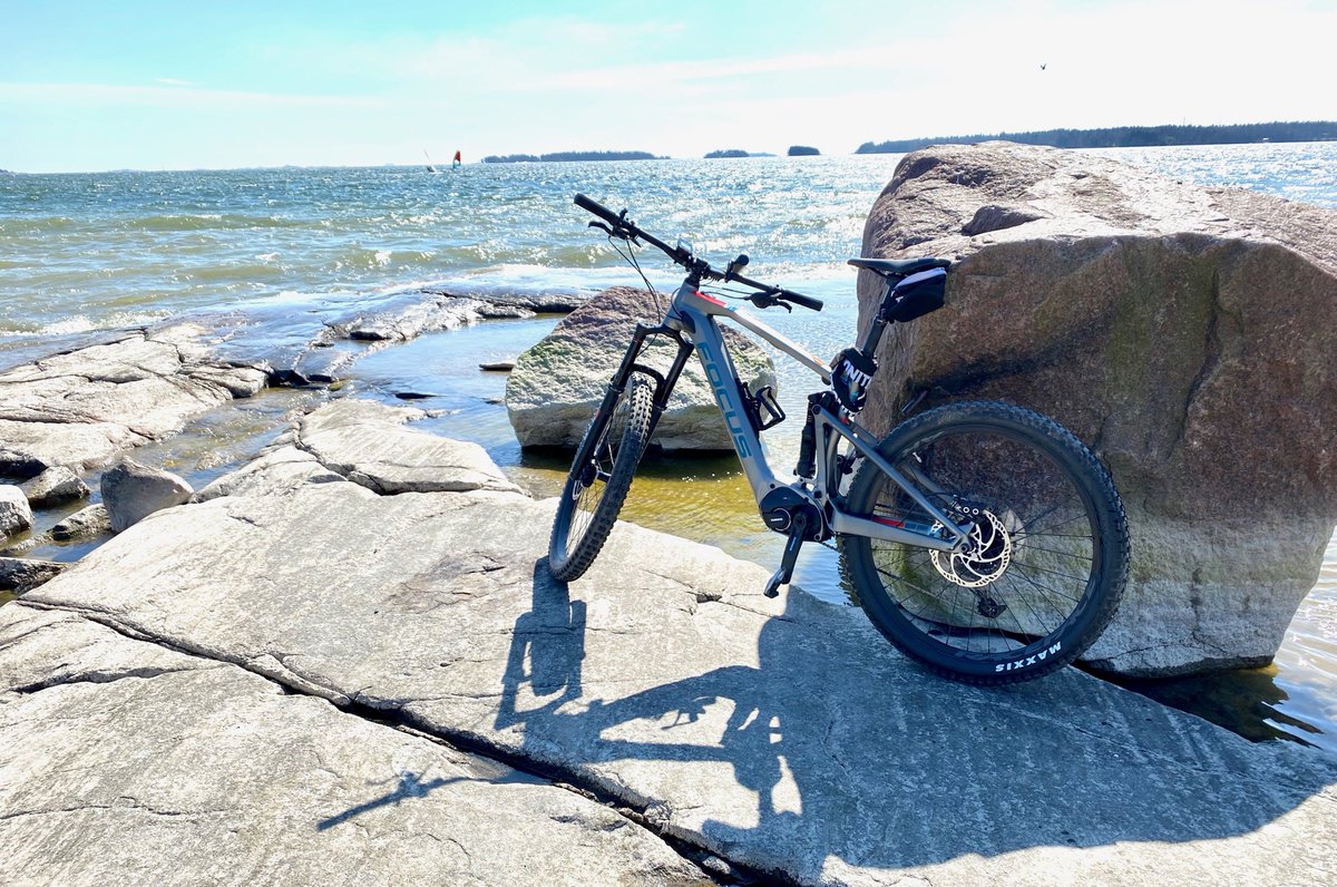 pasimaenpaa's tweet photo. Wappusää ja rauhallinen meno yllättivät positiivisesti. Opettaako Covid meille jotain; uusi työtapa, ystävät, suomen luonto, vähemmän kiirettä. Paluuta vanhaan ei ole. https://t.co/JqFt6hArGz