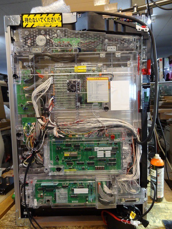 中古パチスロ販売 パティオ 強烈なバイブ役物停止スイッチを 台裏側に取付 配信用にハイロコンバーター取付 無段階ボリューム取付 同時出力可能な基盤を開発しました フルオートコントローラー 完成 想像以上に手間がかかりました 特に役物停止