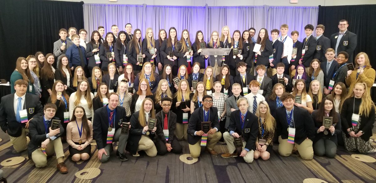 AlmaDECA's tweet photo. #DECAFLEX Most proud of all of our membership, present and past! #proudDECAadvisor #1105 @DECAInc @ArkansasDECA #weARdeca #HereWeGoDECA #NextLevel 😊🔷️😊 https://t.co/tjuX1NXrLH