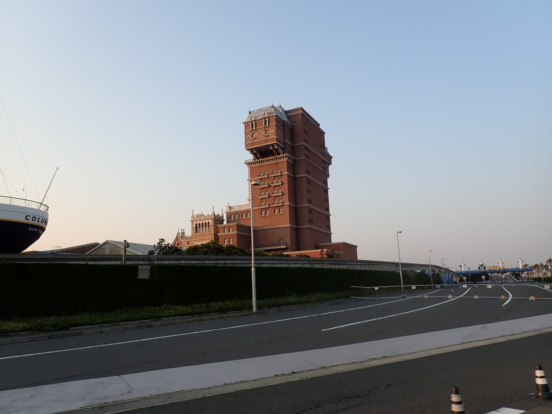 木谷 茂 Shigeru Kitani コロナ休業中の 東京ディズニーリゾート 千葉県 浦安市 いつになったら再開されるんだろう オリエンタルランドの従業員や キャストさんたち リゾートホテルの方々 大変です 東京ディズニーリゾート 東京