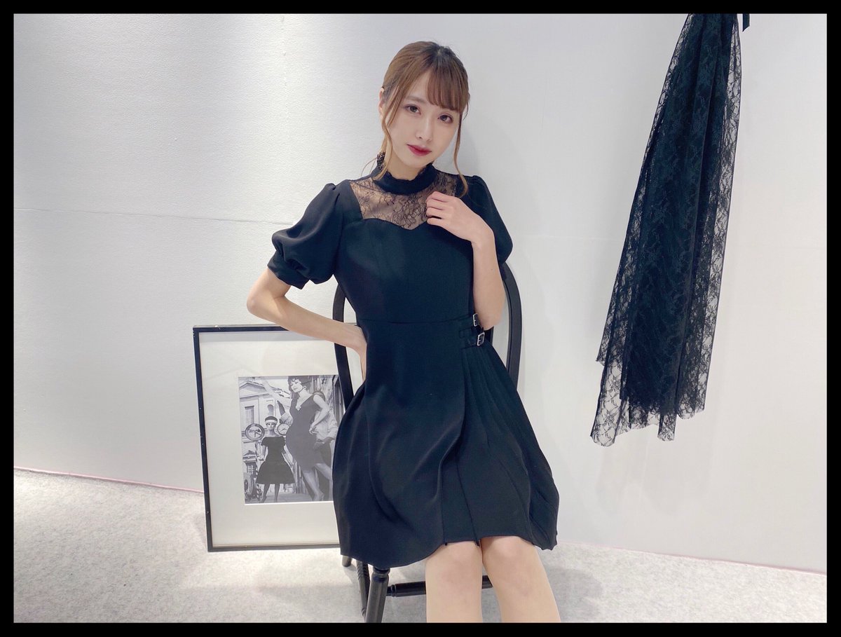 Eatme Twitterren Web Info New Arrival レースコンビアシンメトリーワンピース 13 000 Tax スカートの左側にはプリーツとベルトがあしらわれているトレンドライクなアシンメトリーデザイン デコルテのレースの透け感が女性らしさをアップ T Co