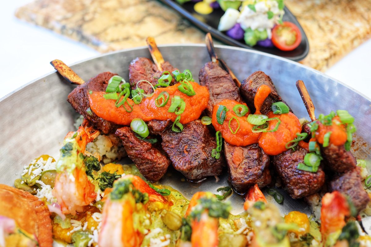 𝙁𝙧𝙤𝙢 𝙤𝙪𝙧 𝙠𝙞𝙩𝙘𝙝𝙚𝙣 𝙩𝙤 𝙮𝙤𝙪𝙧 𝙙𝙤𝙤𝙧𝙨𝙩𝙚𝙥. 🚙We've hired a new team as takeout orders increase and assist with delivery Mother's Day family meal directly to you — no third party contact. Link in bio to customize and reserve your feast. 🏠#lamarsf #diadelamadre