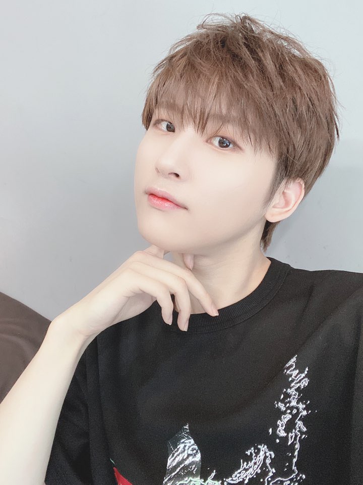 PortalCravity's tweet photo. [INFO] Atualizações do #CRAVITY através do twitter oficial dos membros (@CRAVITY_twt)

Pessoal, vocês assistiram o vídeo de ontem ?
Parece novo ver meu visual tímido e fresco depois de um longo tempo 😏
Pessoal, como foi ?

#MorningRubi #TraineeRub #CravityRub #GapDifference https://t.co/0pbHOyBZ8L