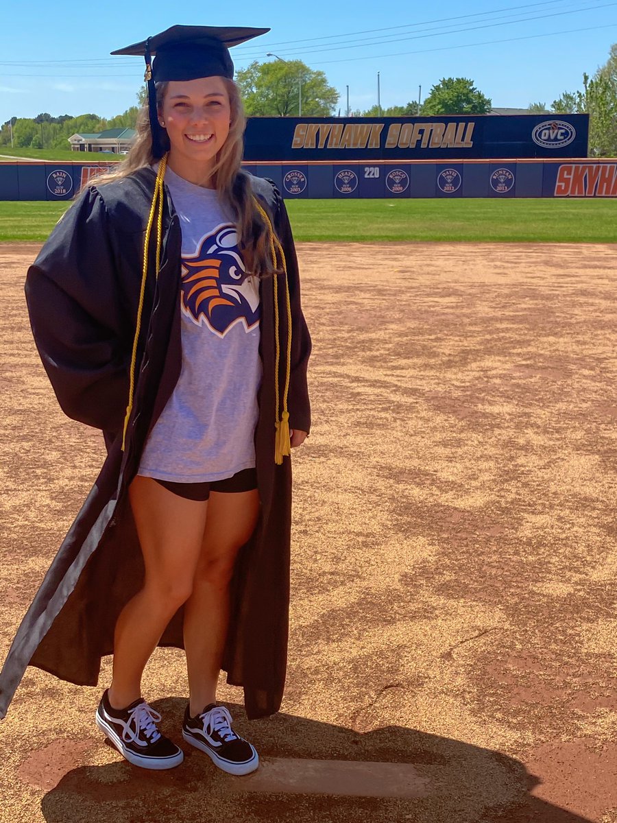 UTM_Softball's tweet photo. Today we celebrate the “virtual” graduation of Aalia Bivens and Madelyn Dycus. These two Skyhawks are not only great athletes, but great teammates as well. We will miss Maddie as she embarks on her next journey, and we cannot wait to have Aalia back for her final senior year!🧡💙 https://t.co/hi1XPsyEgQ