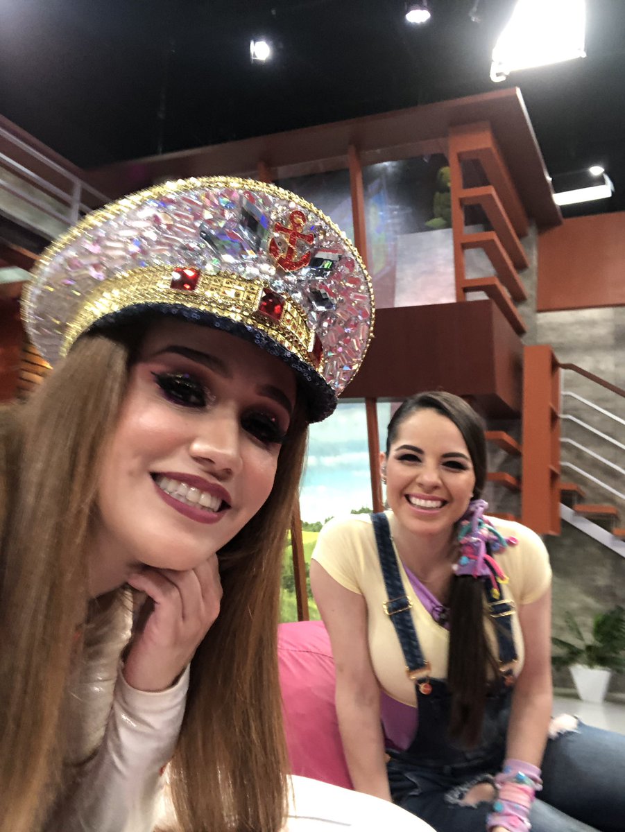 Marinadelagarza's tweet photo. Seguimos en vivo celebrando a los niños @ArelyTellez por el 6 @multimediostv   #JuntosEnCasaPorEl6 https://t.co/OMOvBRqaS2