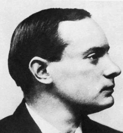 #OnThisDay 1916 Patrick Pearse was executed in Kilmainham Gaol for his role in the Easter Rising. Some of his last words were "To refuse to fight would have been to lose, to fight is to win.We have kept faith with the past &amp;handed on a tradition to the future."
#Ireland #History